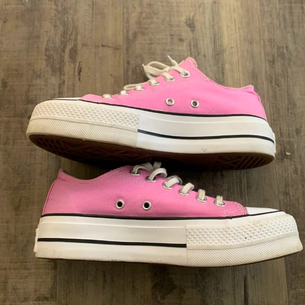Pink platform converse